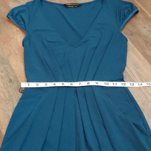 Short blue fitting v-neck dress - Picture 7 of 7